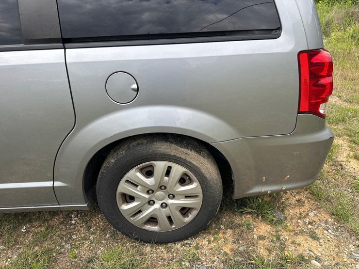 2013-dodge-grand-caravan-image-22