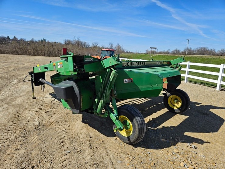 john-deere-820-image-3
