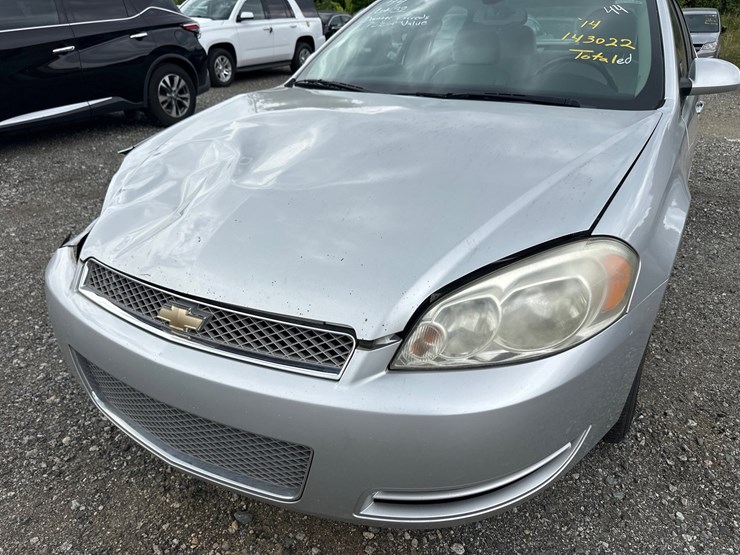 #32-•-2014-chevy-impala-image-12