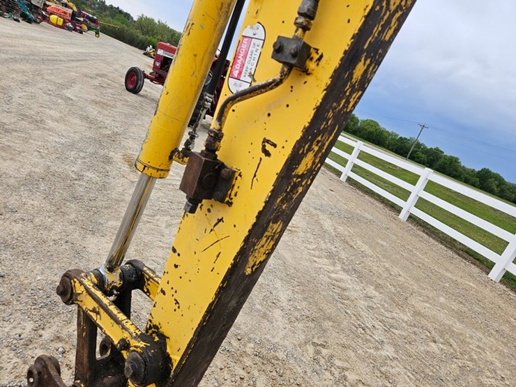 new-holland-e35sr-image-12