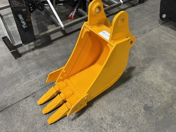 2026-caterpillar-305-image-2