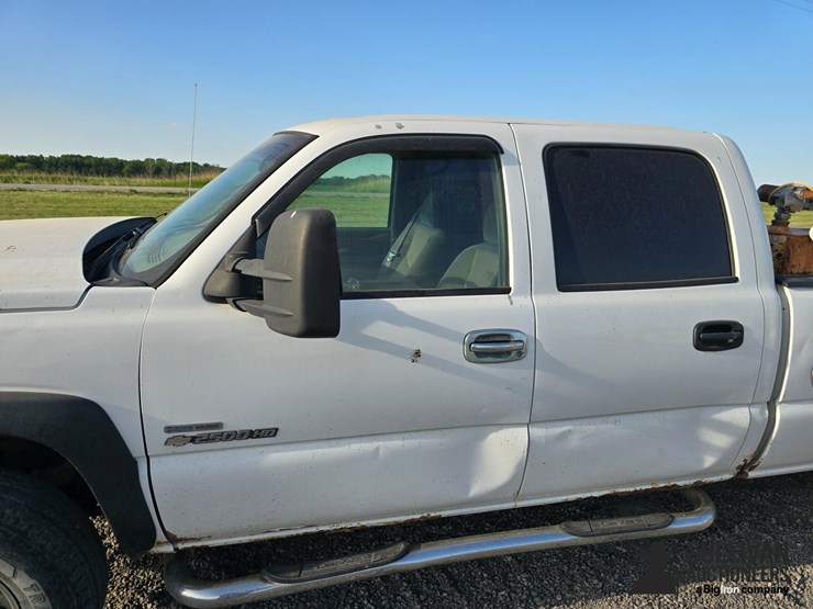 2006-chevrolet-silverado-2500-image-14
