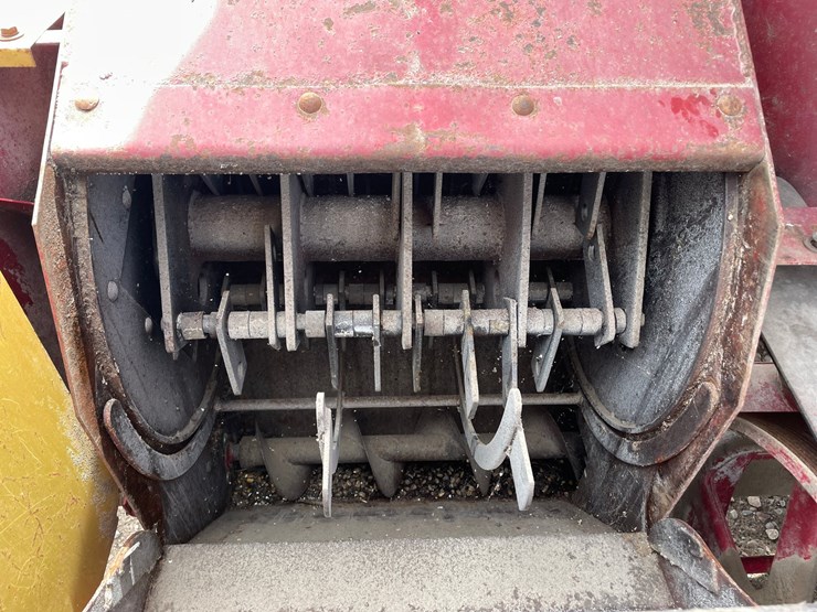 new-holland-355-image-7