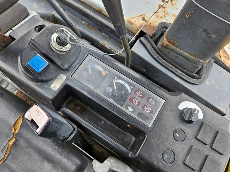 new-holland-e35sr-image-31
