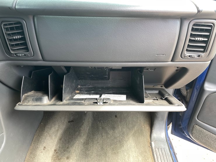 2004-chevrolet-silverado-3500-image-32