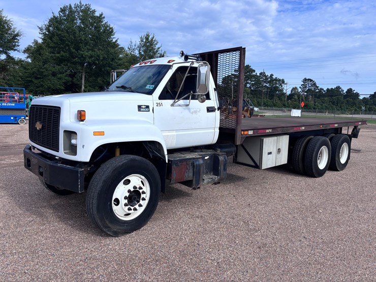 #131-•-2000-chevy-c7500-flatbed-truck-image-1