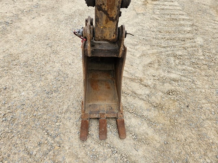 new-holland-e35-image-12