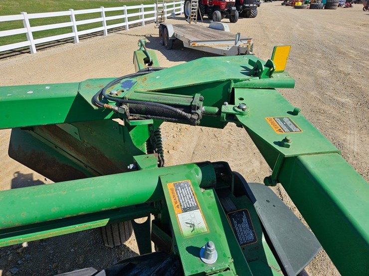 john-deere-820-image-11