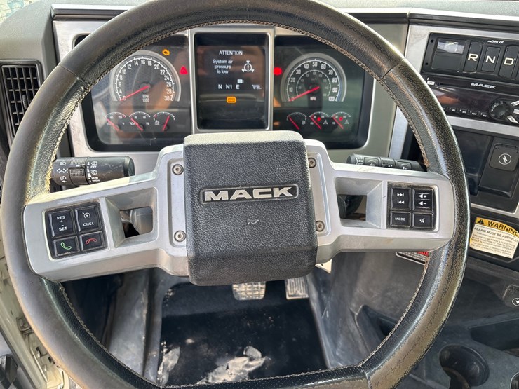 2019-mack-granite-104fr-image-29