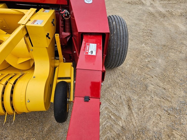 new-holland-fp240-image-42