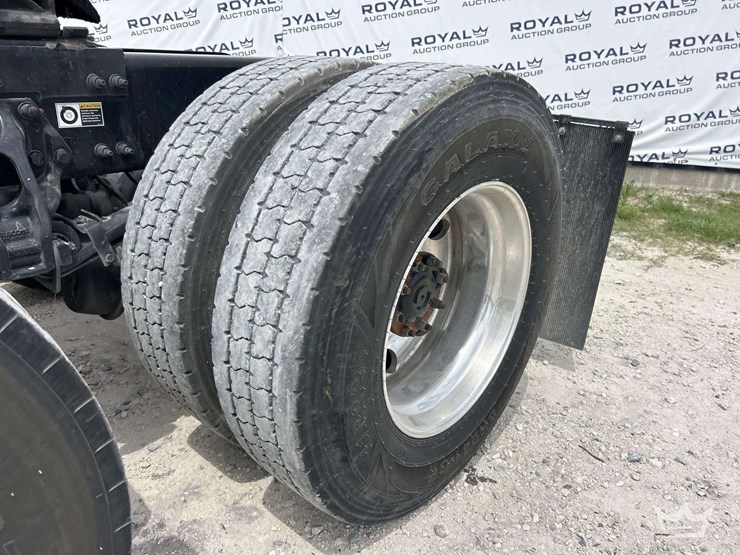 2019-peterbilt-579-image-40