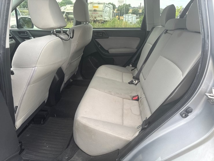 2016-subaru-forester-image-36
