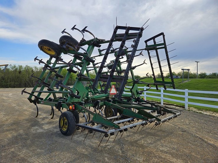 john-deere-28-image-3