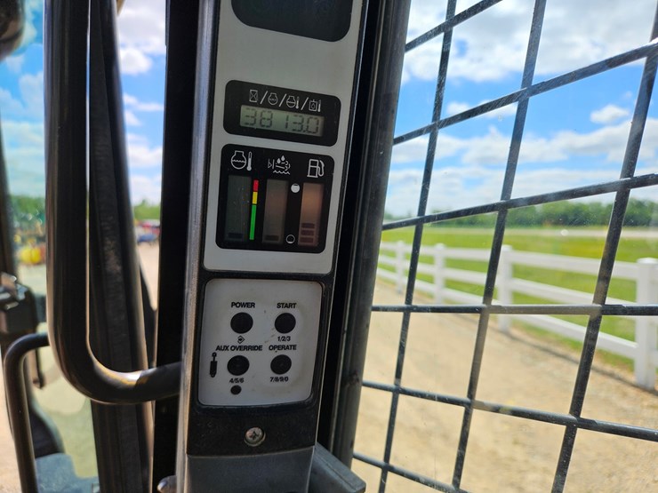 new-holland-c238-image-30
