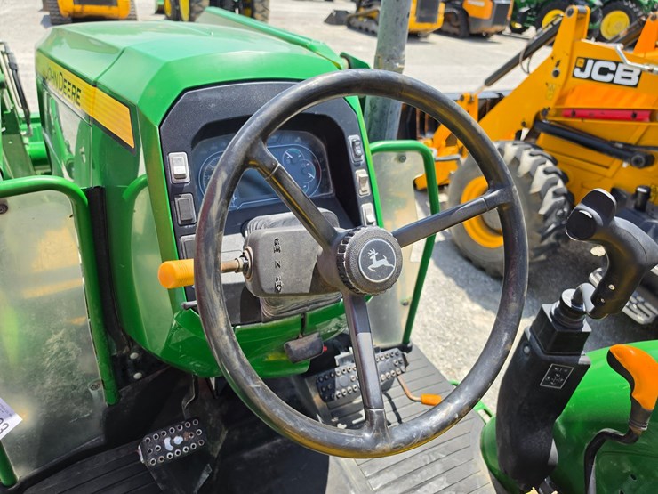 2022-john-deere-5100e-image-12