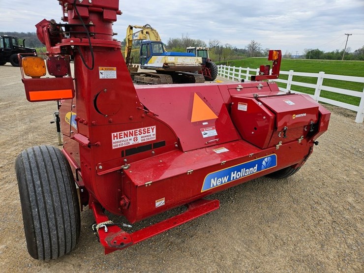 new-holland-fp240-image-36