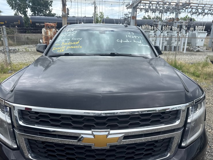 2017-chevrolet-tahoe-image-16