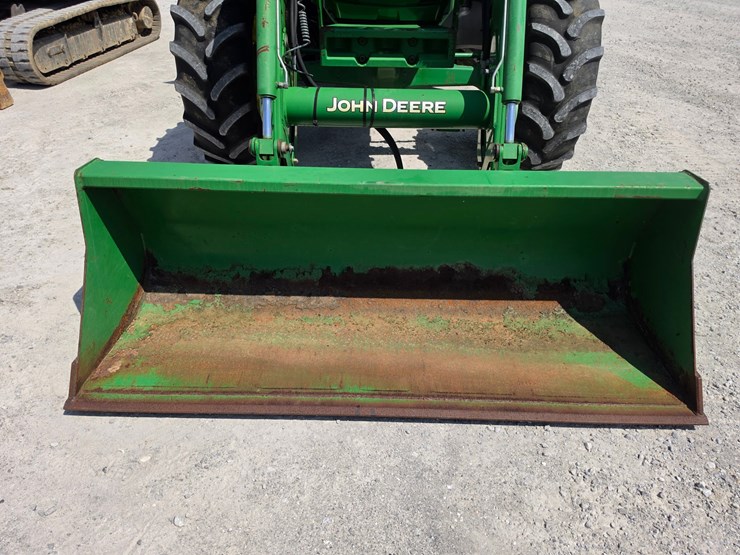 2013-john-deere-6125m-image-3