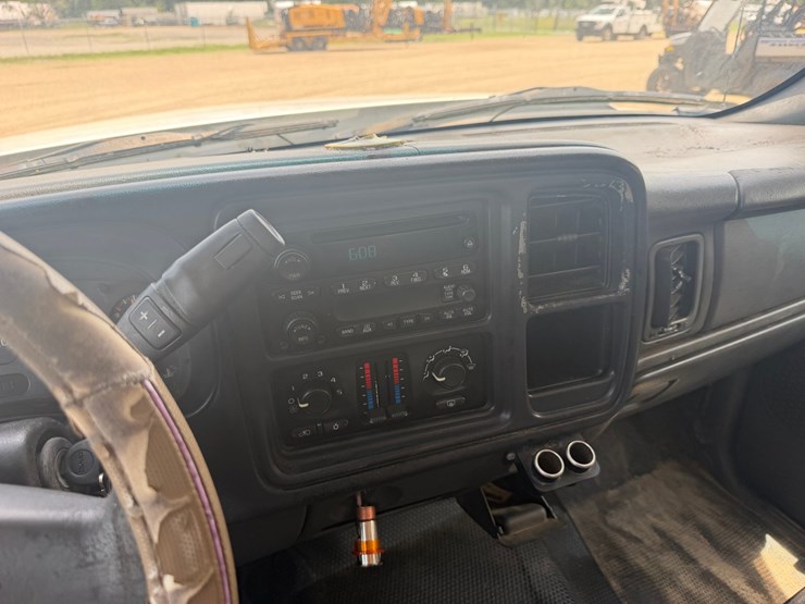 2006-chevrolet-silverado-2500-image-9