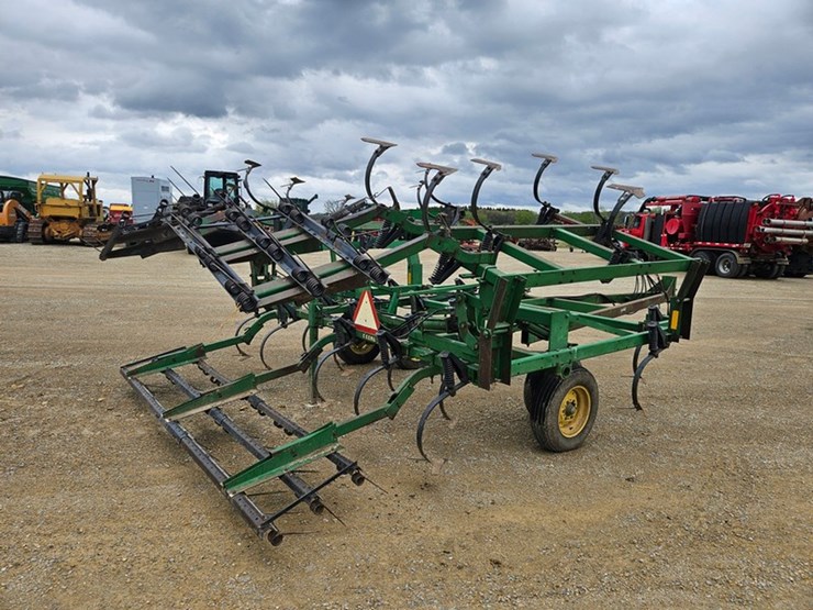 john-deere-16-image-5