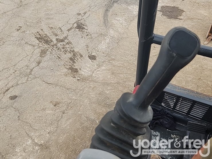 2022-deere-26g-image-25
