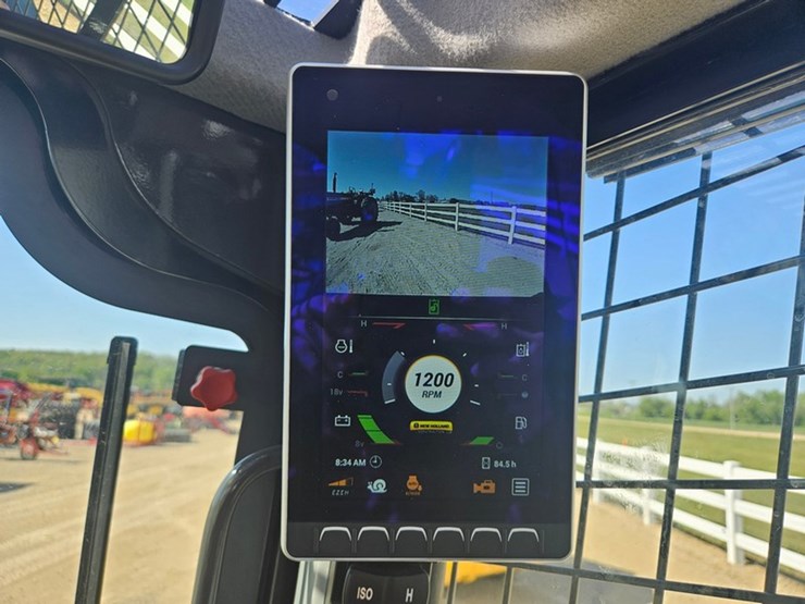 new-holland-l320-image-25