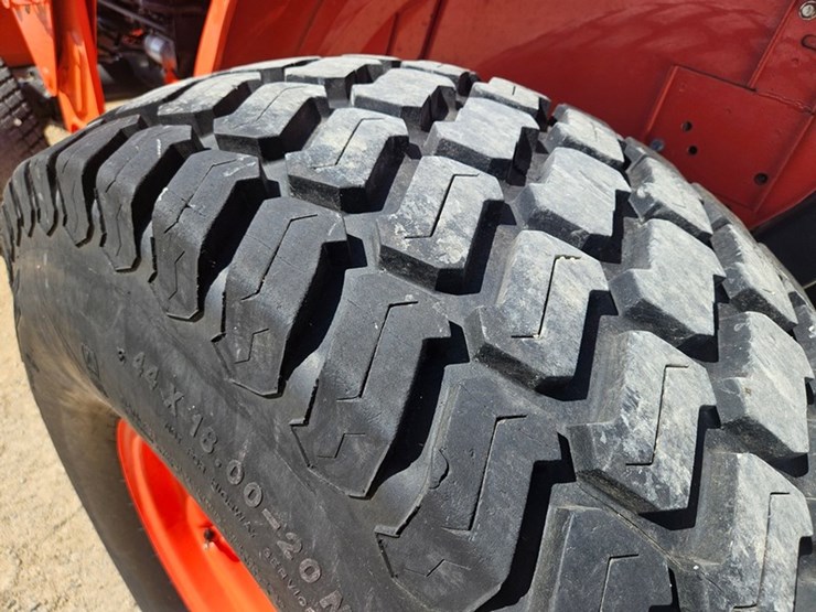 2021-kubota-l4701-image-38