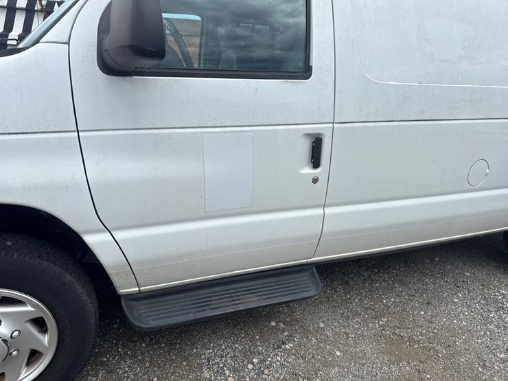 #24-•-2012-ford-van-image-10
