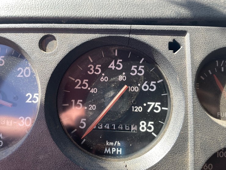 1999-freightliner-fl80-image-72
