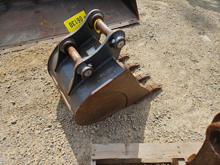 2019-case-cx36-image-5