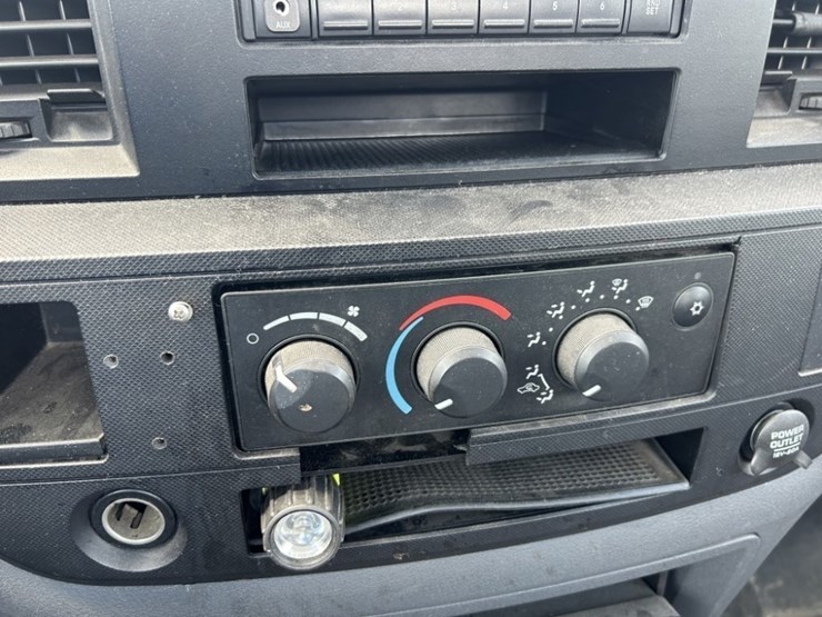 2006-dodge-ram-2500-image-23
