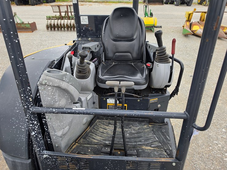2020-deere-35g-image-8