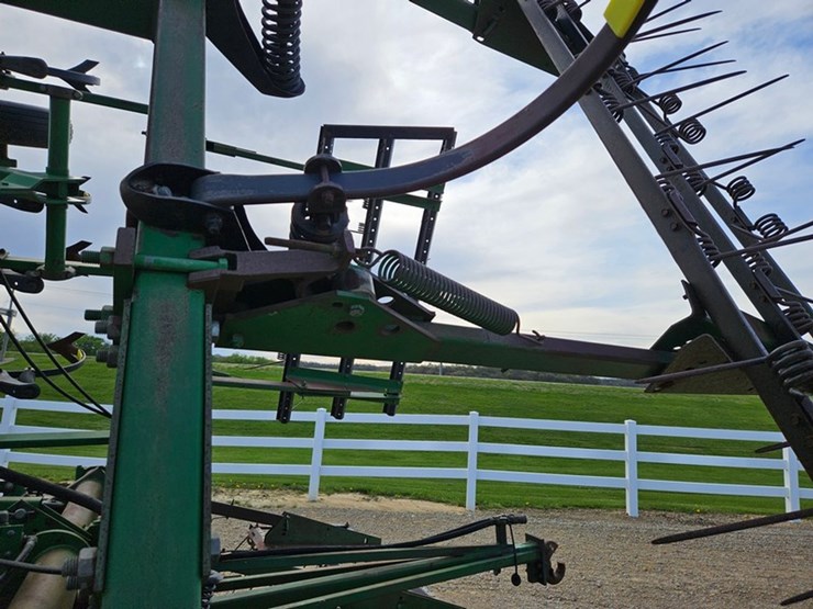 john-deere-28-image-30