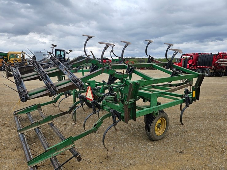 john-deere-16-image-23