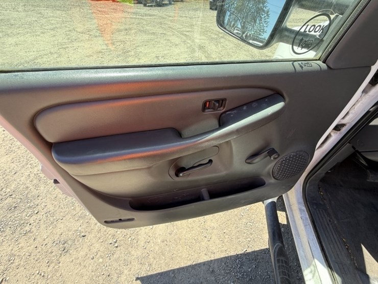 2005-chevrolet-silverado-2500-hd-pickup-image-28