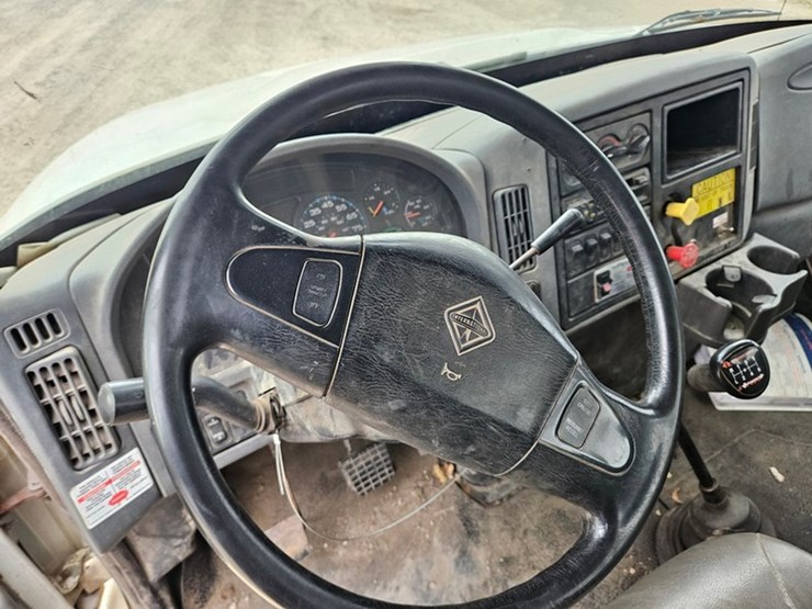 2005-international-durastar-4300-image-51