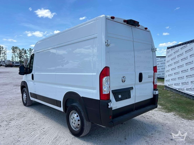 2023-ram-promaster-1500-image-4