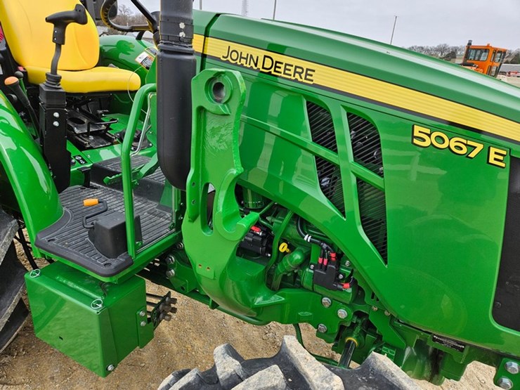 2024-john-deere-5067e-image-19