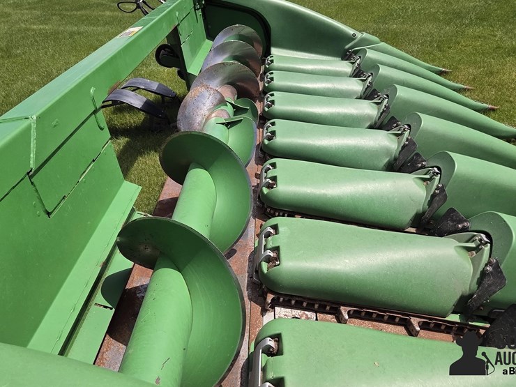 2011-john-deere-608c-image-18