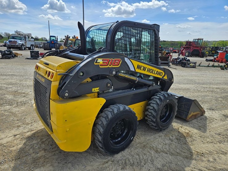 2021-new-holland-l318-image-5