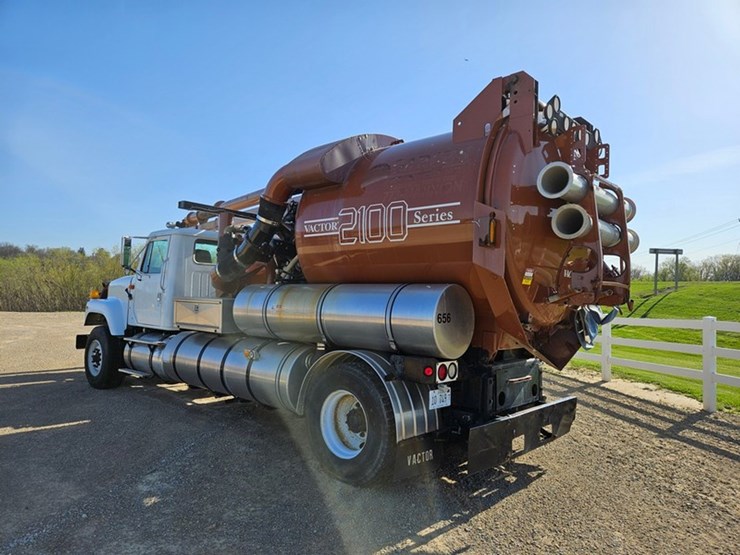 2001-vactor-2100-image-3