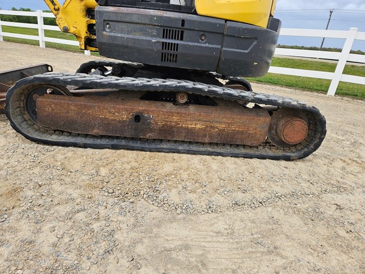new-holland-e35sr-image-17