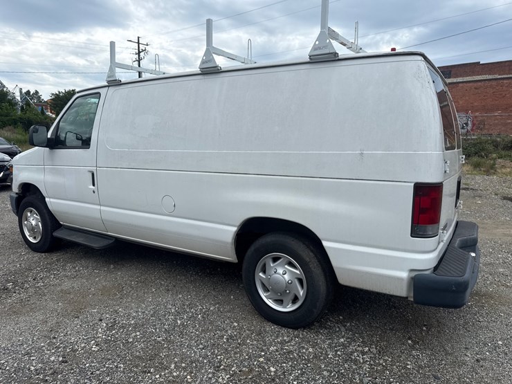 #24-•-2012-ford-van-image-7