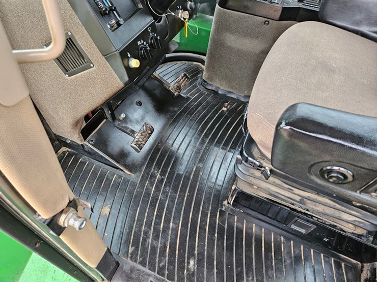 john-deere-8570-image-38