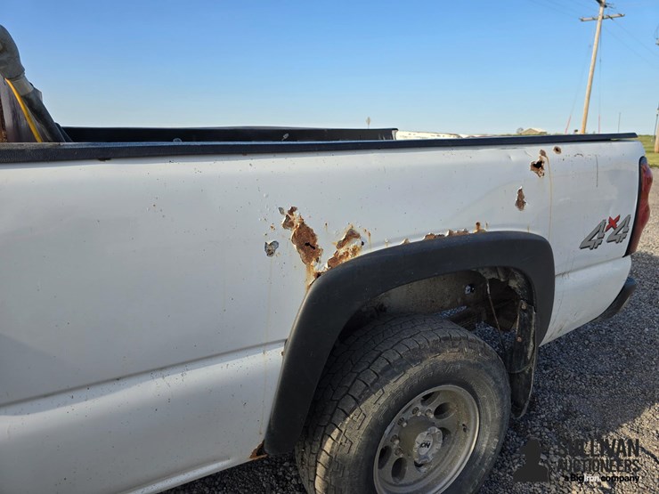 2006-chevrolet-silverado-2500-image-19