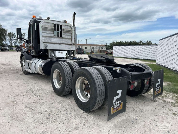 2019-peterbilt-579-image-4