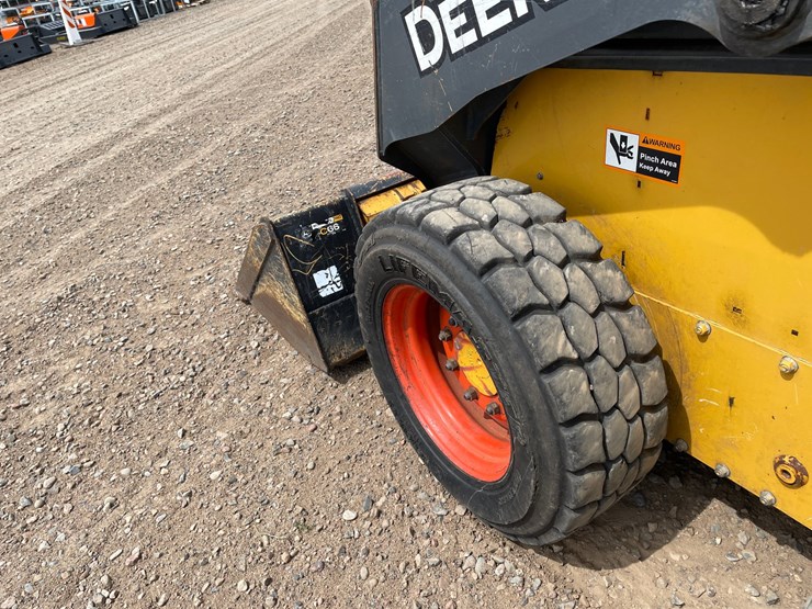 #1087-•-john-deere-319gr-skid-steer-image-12