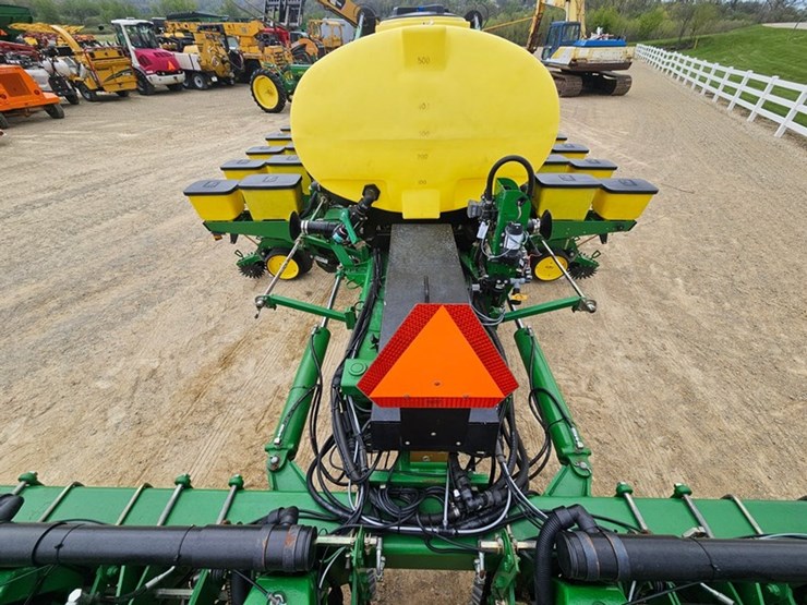 john-deere-7200-image-81