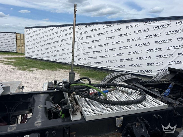 2019-peterbilt-579-image-24