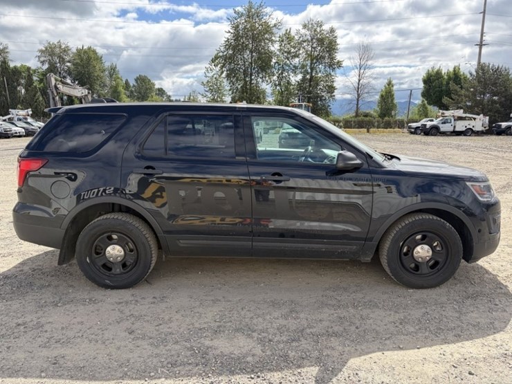 2017-ford-explorer-image-3